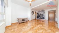 Living room of Flat to rent in  Madrid Capital  with Air Conditioner, Heating and Parquet flooring