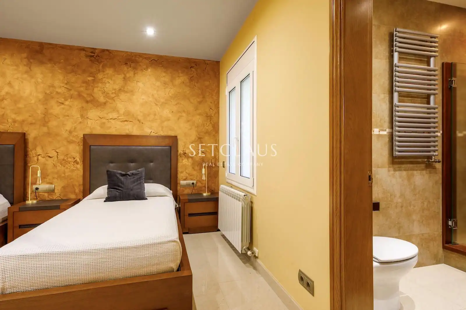 Bedroom of Flat for sale in Barcelona  with Air Conditioner and Alarm