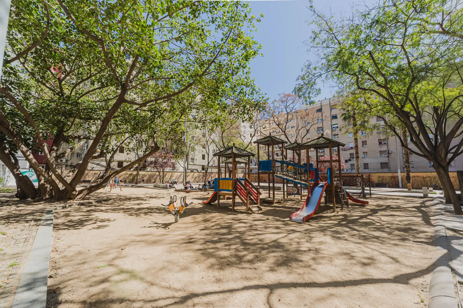 Vista exterior de Piso en venta en Barcelona con Calefacción, Parquet y Horno