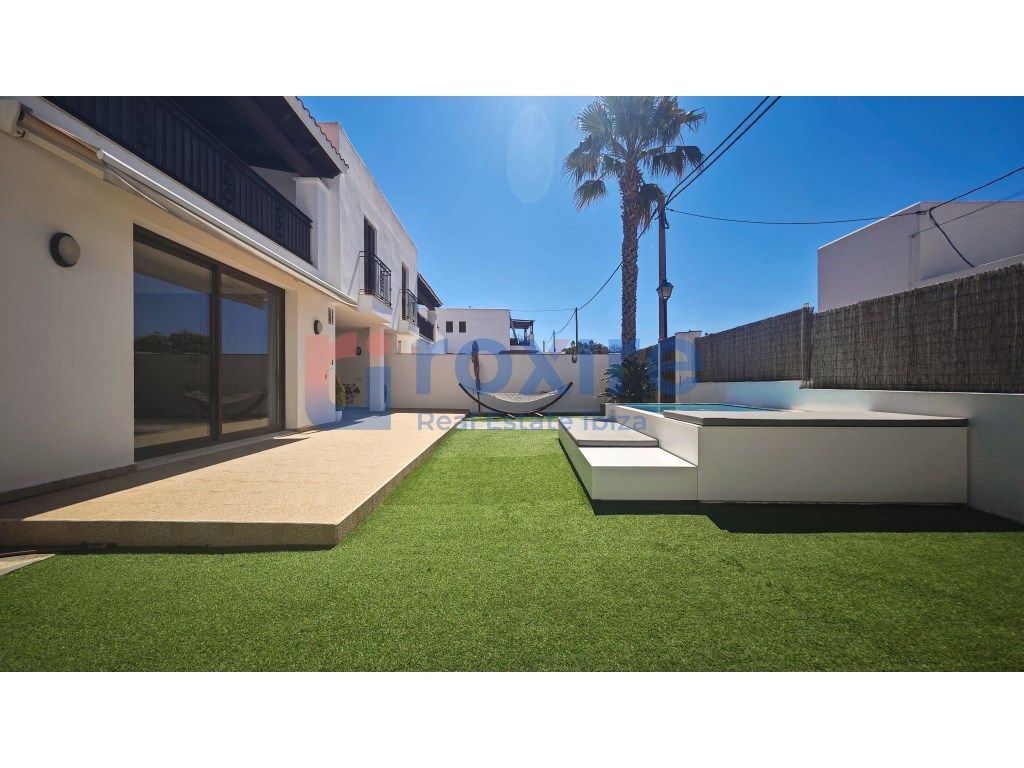 Vista exterior de Planta baixa en venda en Sant Antoni de Portmany amb Aire condicionat, Jardí privat i Terrassa