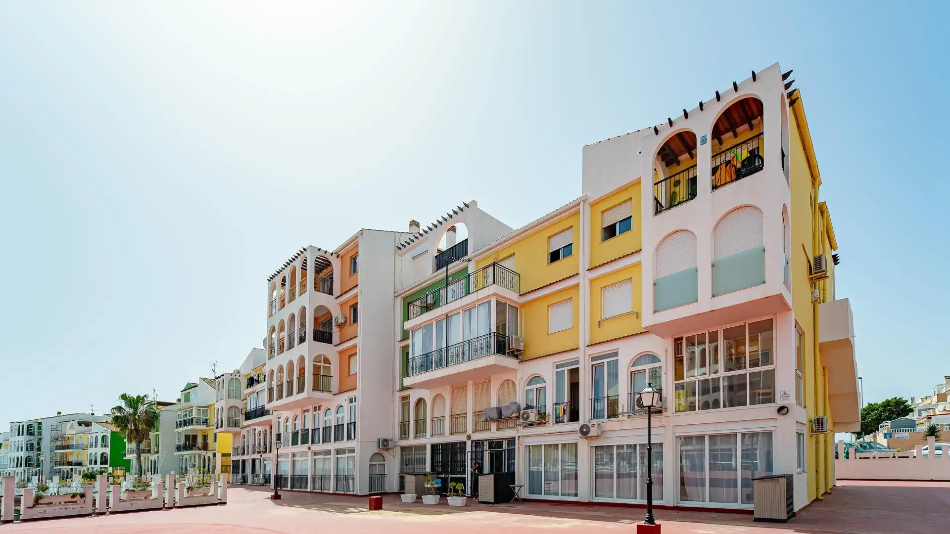 Außenansicht von Erdgeschoss zum Verkauf in Torrevieja mit Terrasse und Möbliert