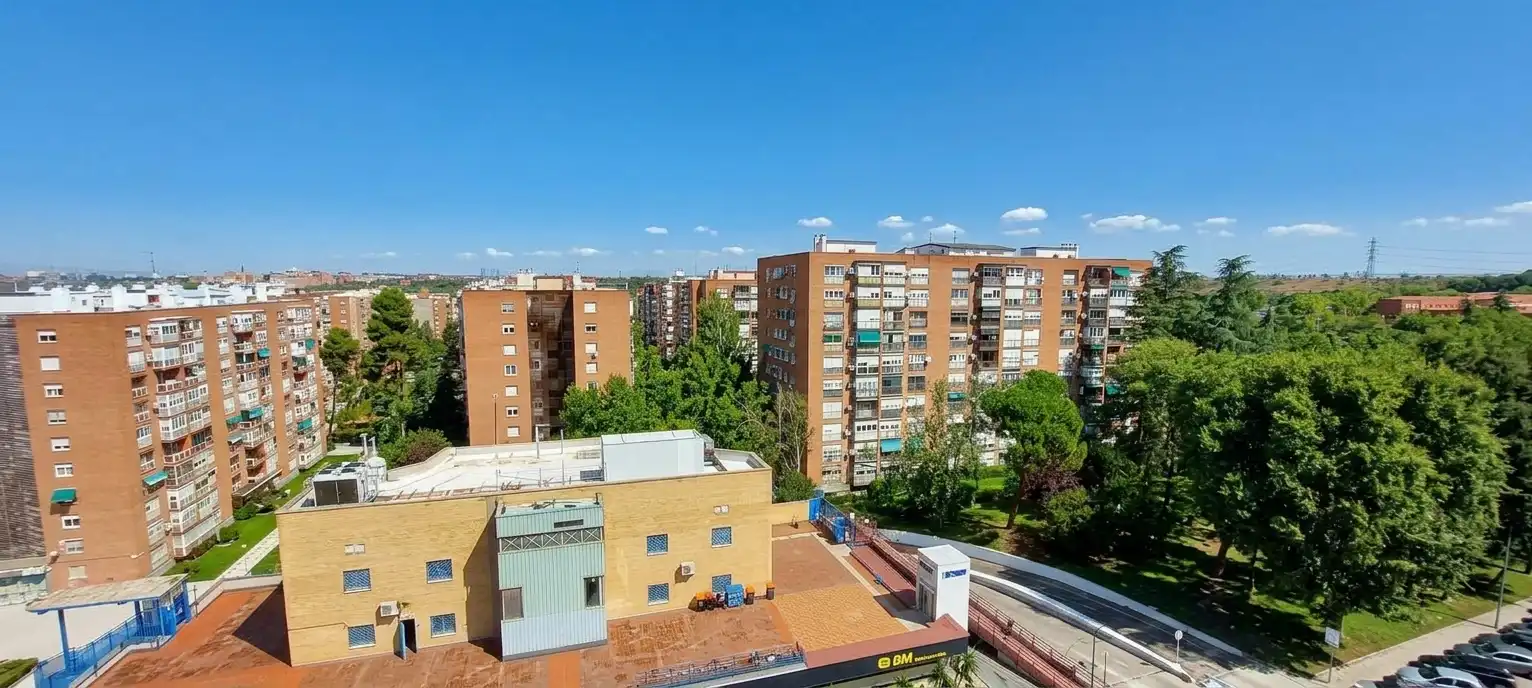 Vista exterior de Pis en venda en Madrid amb Aire condicionat, Calefacció i Balcó