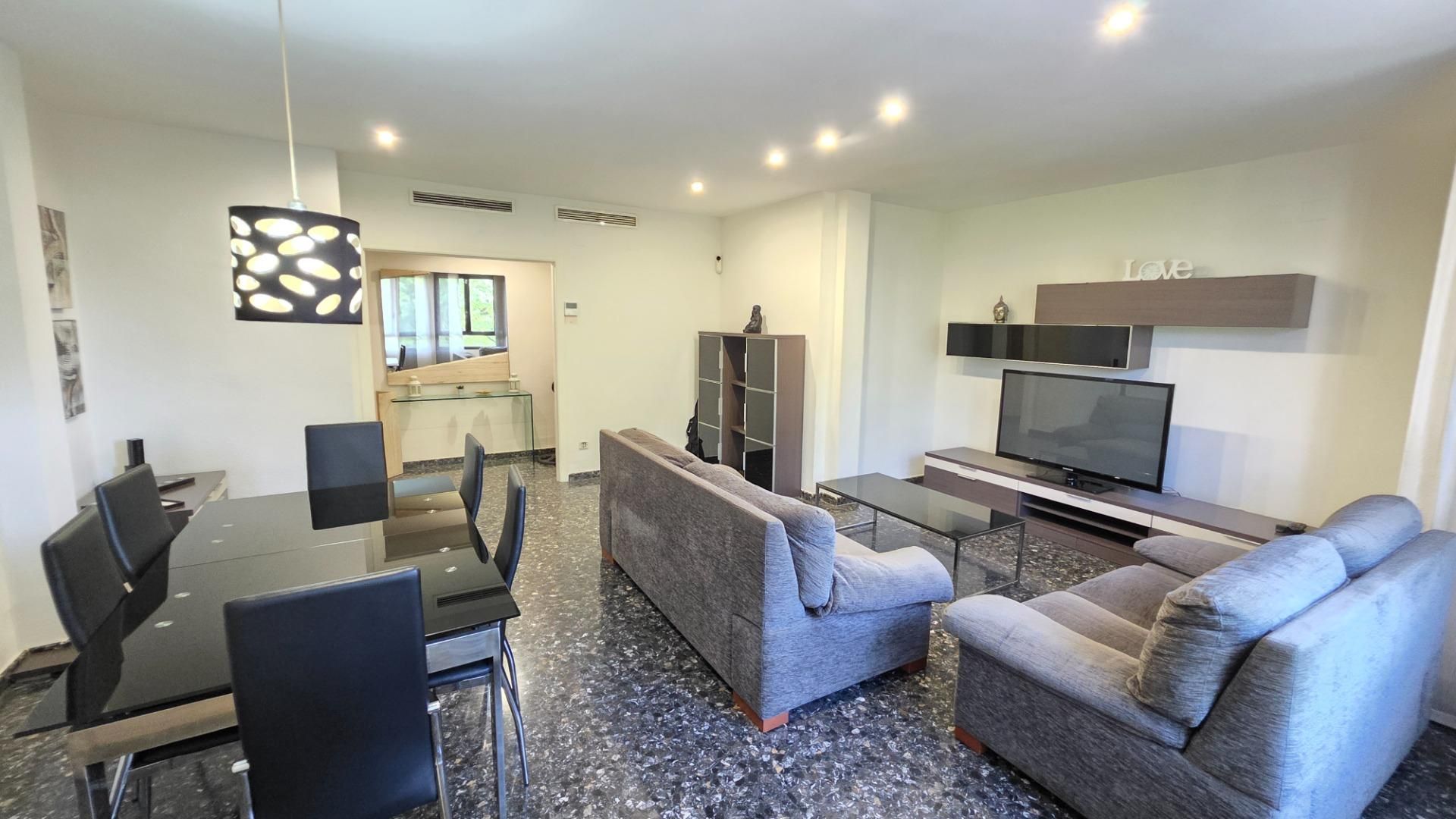 Sala d'estar de Pis de lloguer en Paterna amb Aire condicionat
