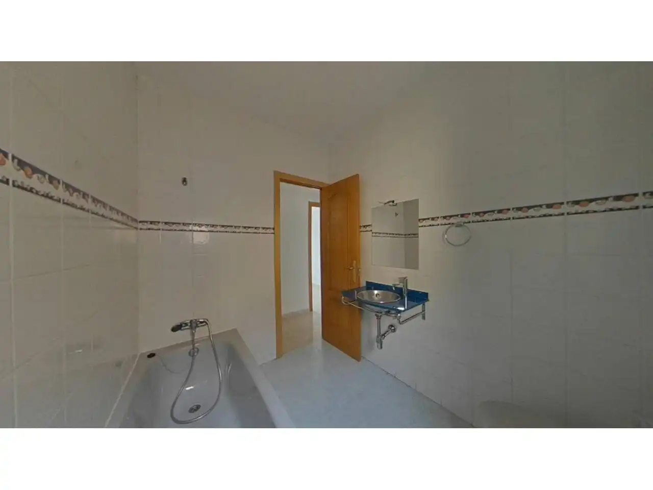 Bathroom of Flat for sale in Parla