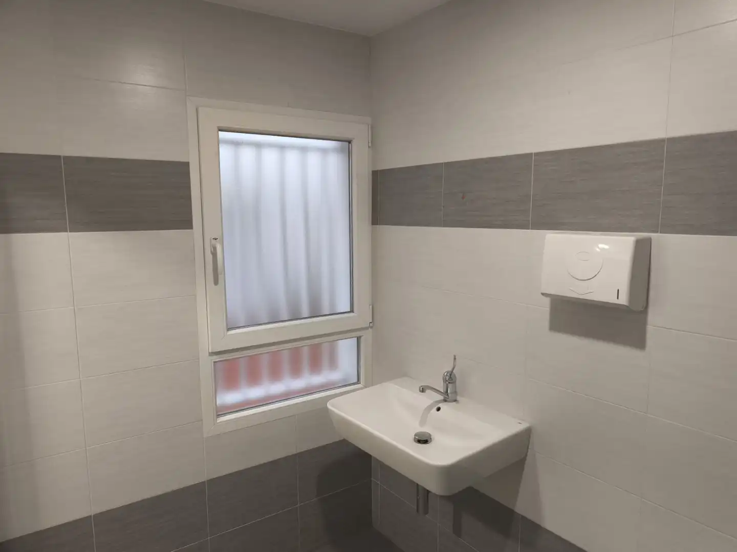 Office space with lift for sale in Calle Magnus Blikstad 2, imagen 3
