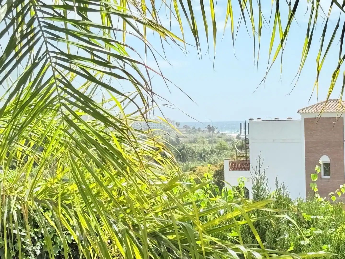 Vista exterior de Dúplex en venta en Nerja con Jardín privado, Trastero y Piscina comunitaria