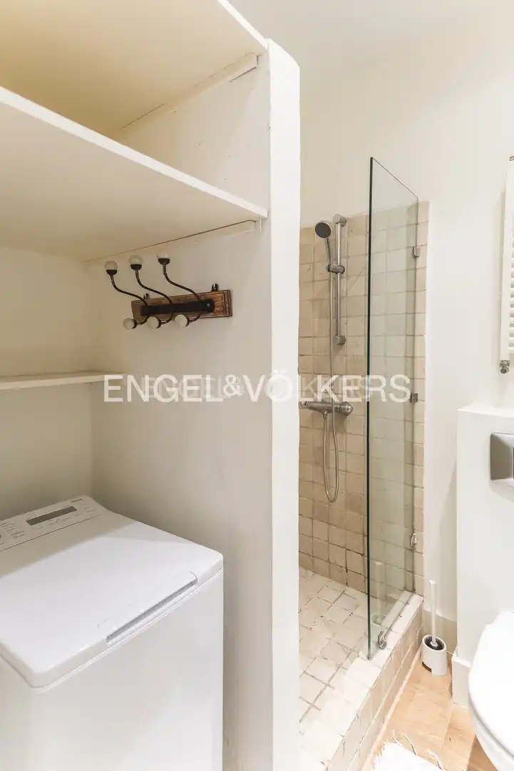 Bathroom of Attic for rent in Madrid  with Air Conditioner, Heating and Parquet flooring