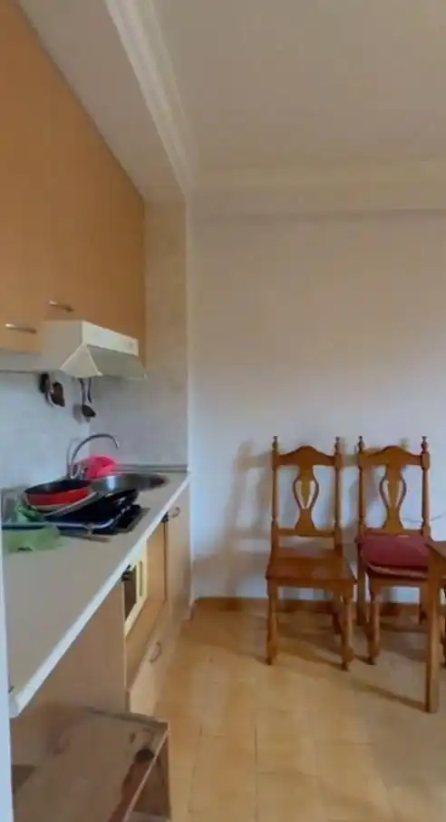Küche von Wohnung zum Verkauf in Torrevieja mit Klimaanlage, Terrasse und Möbliert