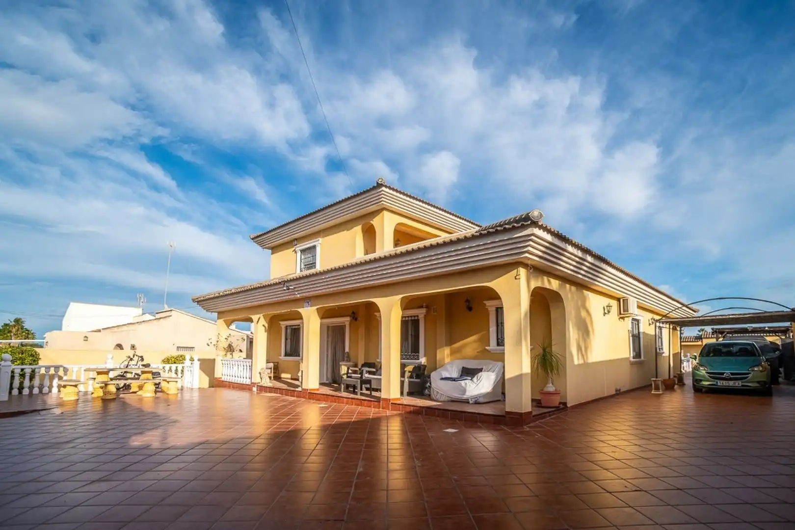 Vista exterior de Casa o xalet en venda en Torrevieja amb Aire condicionat, Calefacció i Jardí privat