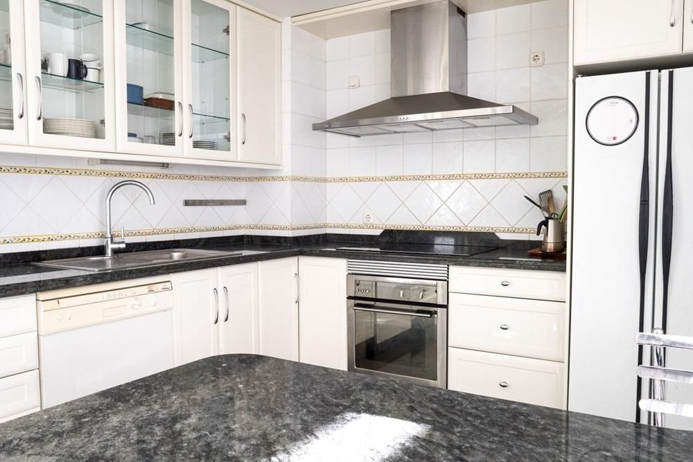 Kitchen of Flat for sale in  Sevilla Capital  with Air Conditioner and Heating