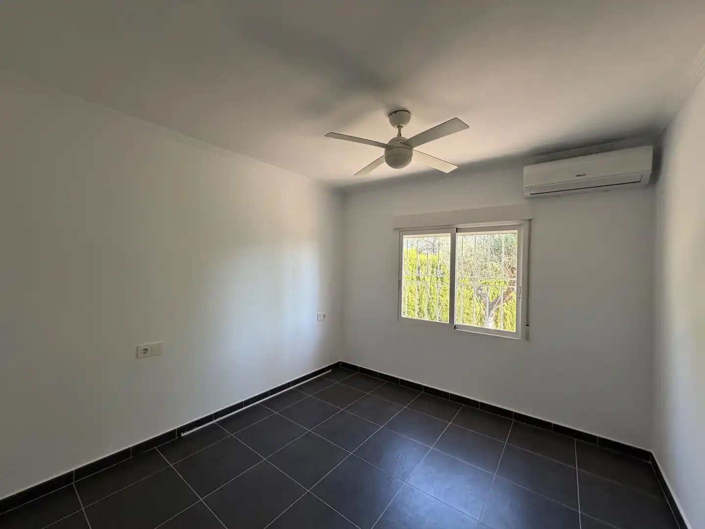 Habitación de Casa o chalet en venta en La Nucia con Aire acondicionado, Calefacción y Jardín privado