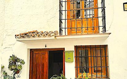 Außenansicht von Einfamilien-Reihenhaus zum verkauf in Casarabonela mit Terrasse und Balkon