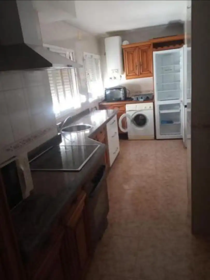 Cuina de Pis de lloguer en Jaén amb Aire condicionat i Balcó