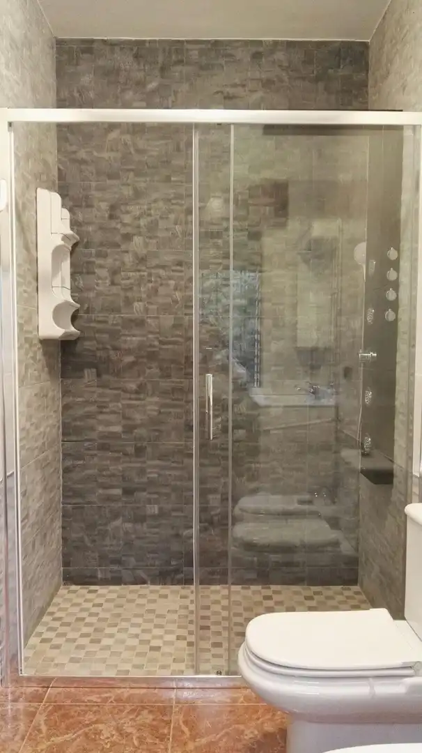 Bany de Casa o xalet en venda en Córdoba amb Aire condicionat, Jardí privat i Terrassa