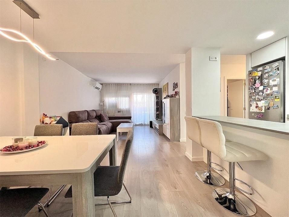 Living room of Flat for sale in Terrassa  with Air Conditioner, Heating and Parquet flooring