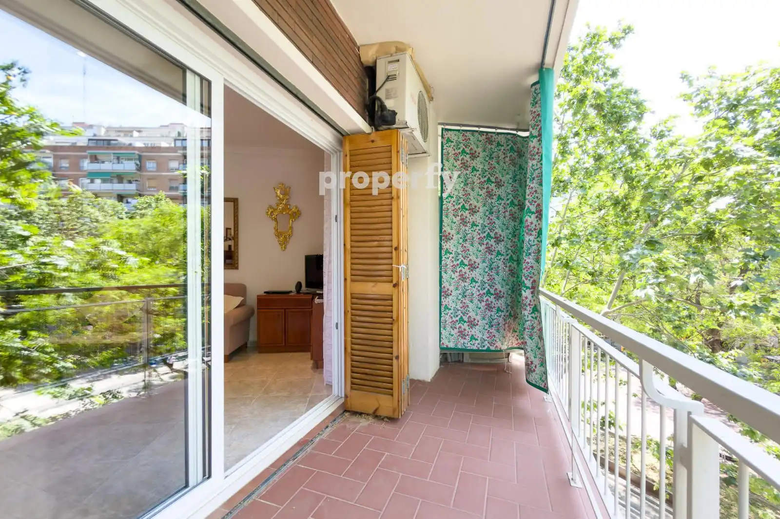 Vista exterior de Pis en venda en Barcelona amb Aire condicionat, Calefacció i Balcó