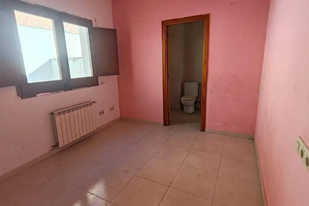 Dormitori de Casa adosada en venda en Cabanes (Girona) amb Balcó