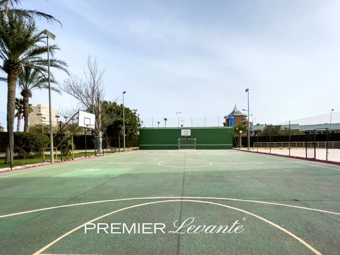 Vista exterior de Piso en venta en Alicante / Alacant con Aire acondicionado, Calefacción y Jardín privado
