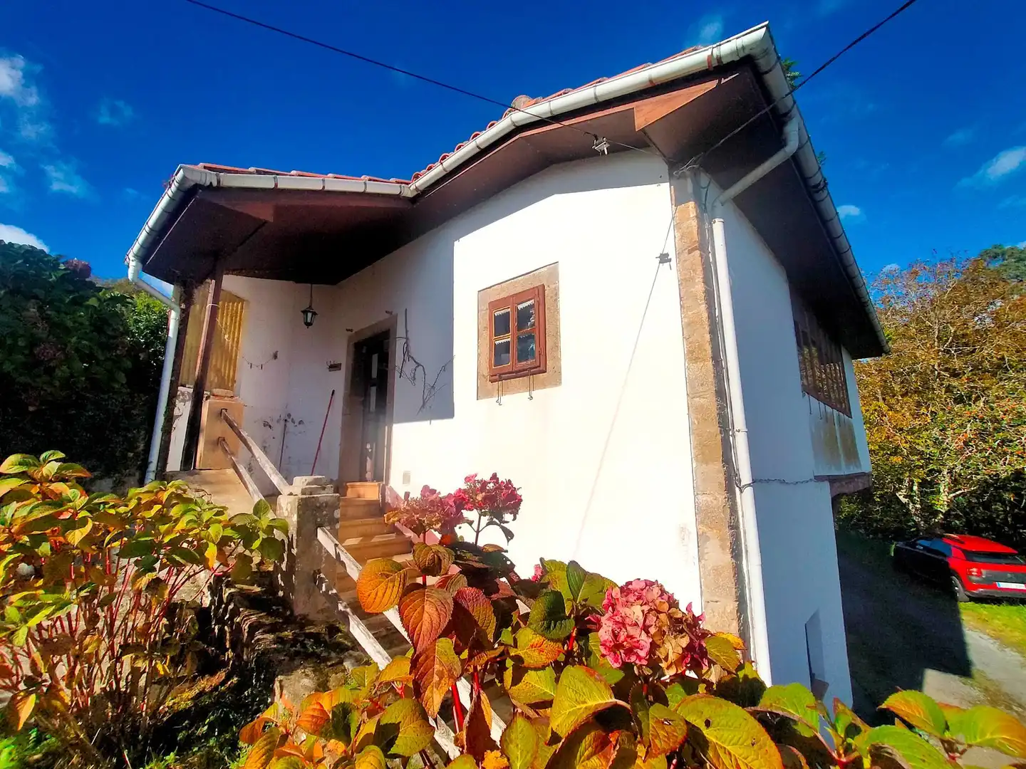 Vista exterior de Finca rústica en venda en Salas amb Calefacció, Jardí privat i Traster