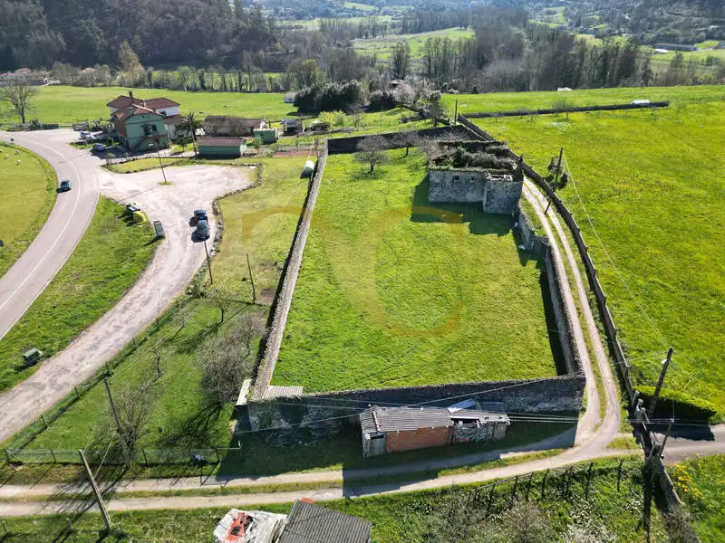 Casa o chalet en venta en Las Regueras   con Jardín privado