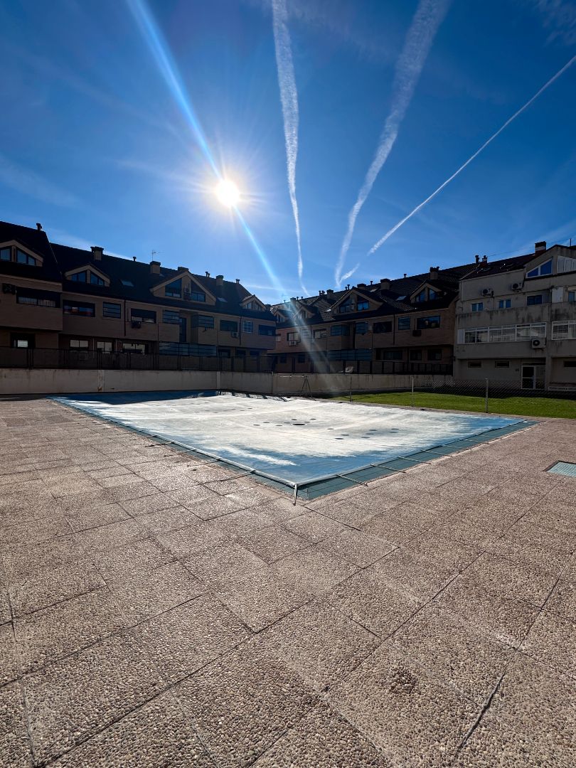 Piscina de Dúplex en venta en Velilla de San Antonio con Aire acondicionado, Calefacción y Horno