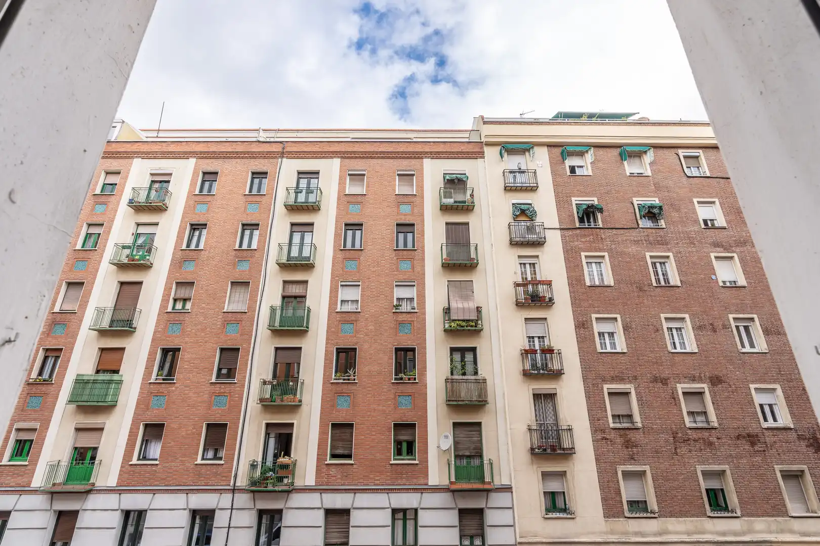 Vista exterior de Piso en venta en Madrid con Calefacción