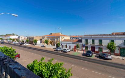 Außenansicht von Wohnung zum verkauf in Talavera la Real mit Klimaanlage, Terrasse und Balkon