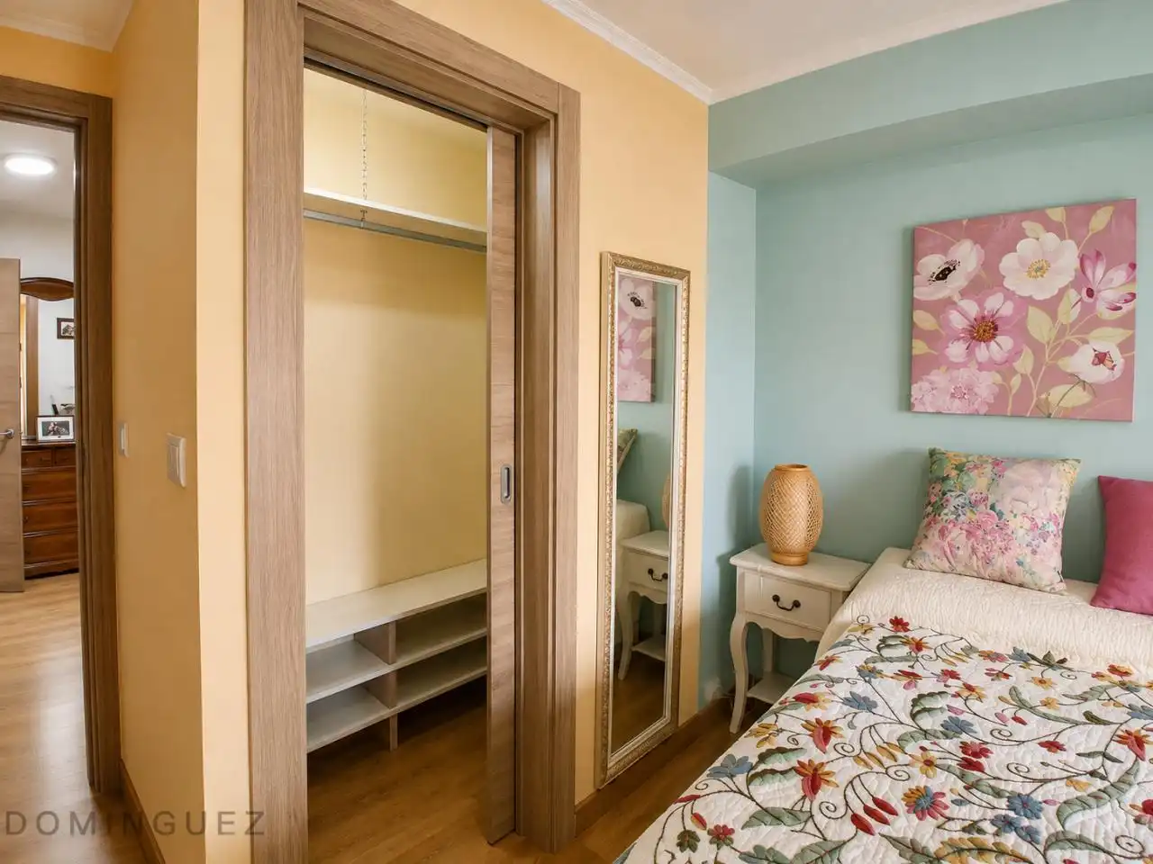 Habitación de Planta baja en venta en Vigo  con Calefacción y Amueblado