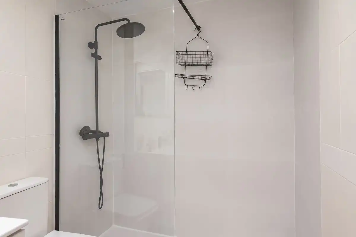 Badezimmer von Maisonette zum Verkauf in Madrid mit Heizung, Terrasse und Balkon