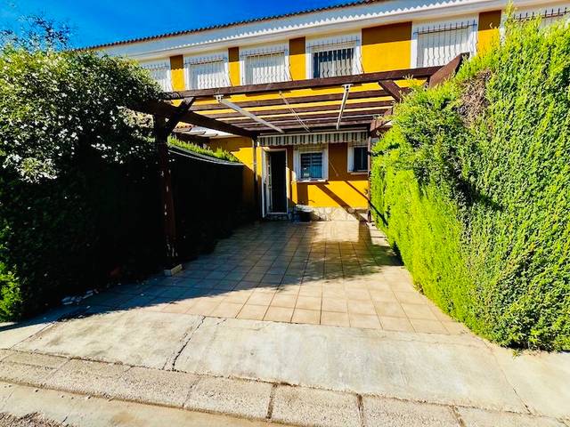 Casa adosada en Venta en Centro Urbano