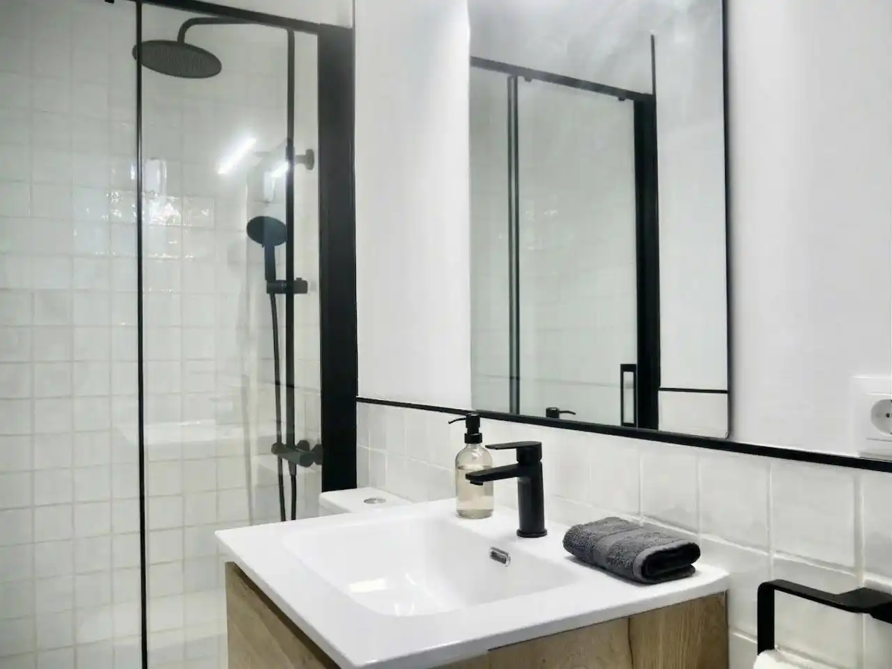 Baño de Piso de alquiler en Sevilla con Aire acondicionado, Calefacción y Terraza