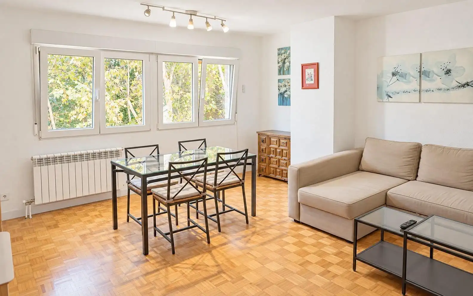 Comedor de Piso en venta en Madrid con Calefacción