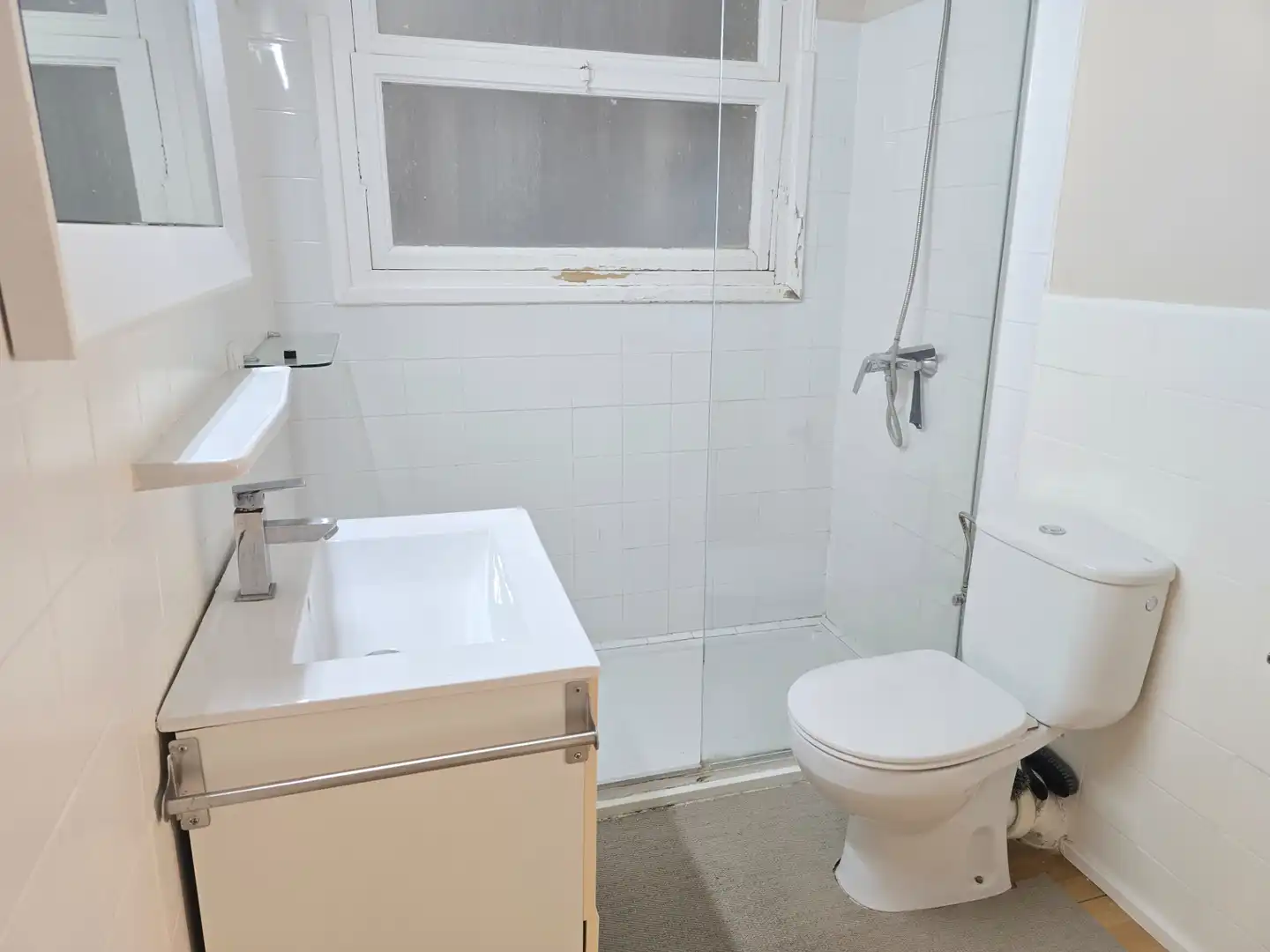 Baño de Piso en venta en Sabadell con Calefacción, Parquet y Balcón
