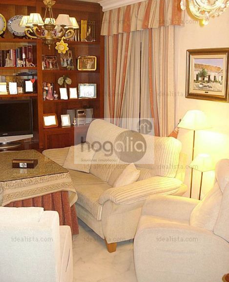 Dormitori de Pis de lloguer en  Sevilla Capital amb Aire condicionat, Jardí privat i Terrassa