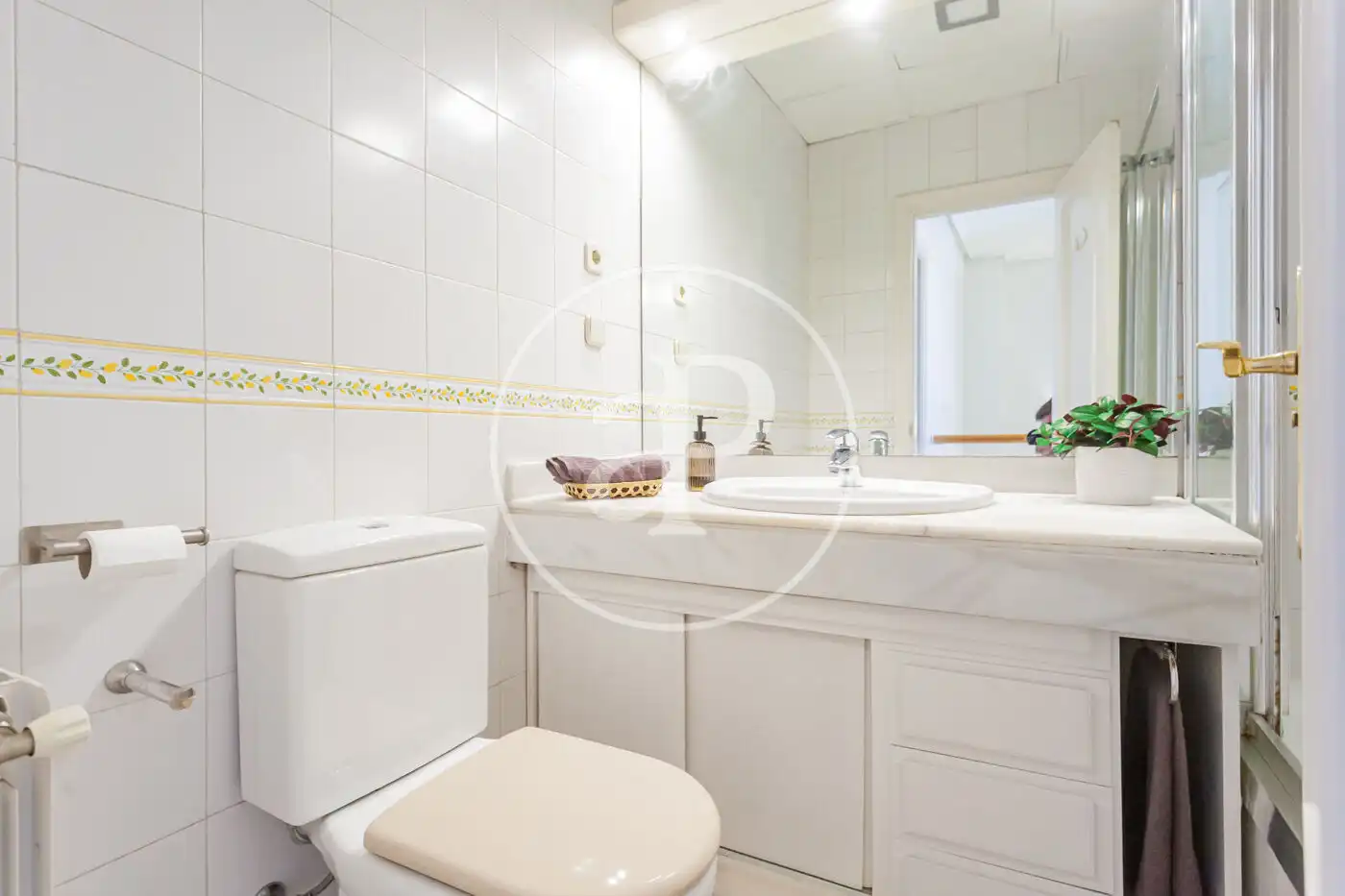 Bathroom of Duplexes for sale in Madrid  with Air Conditioner, Heating and Storage room