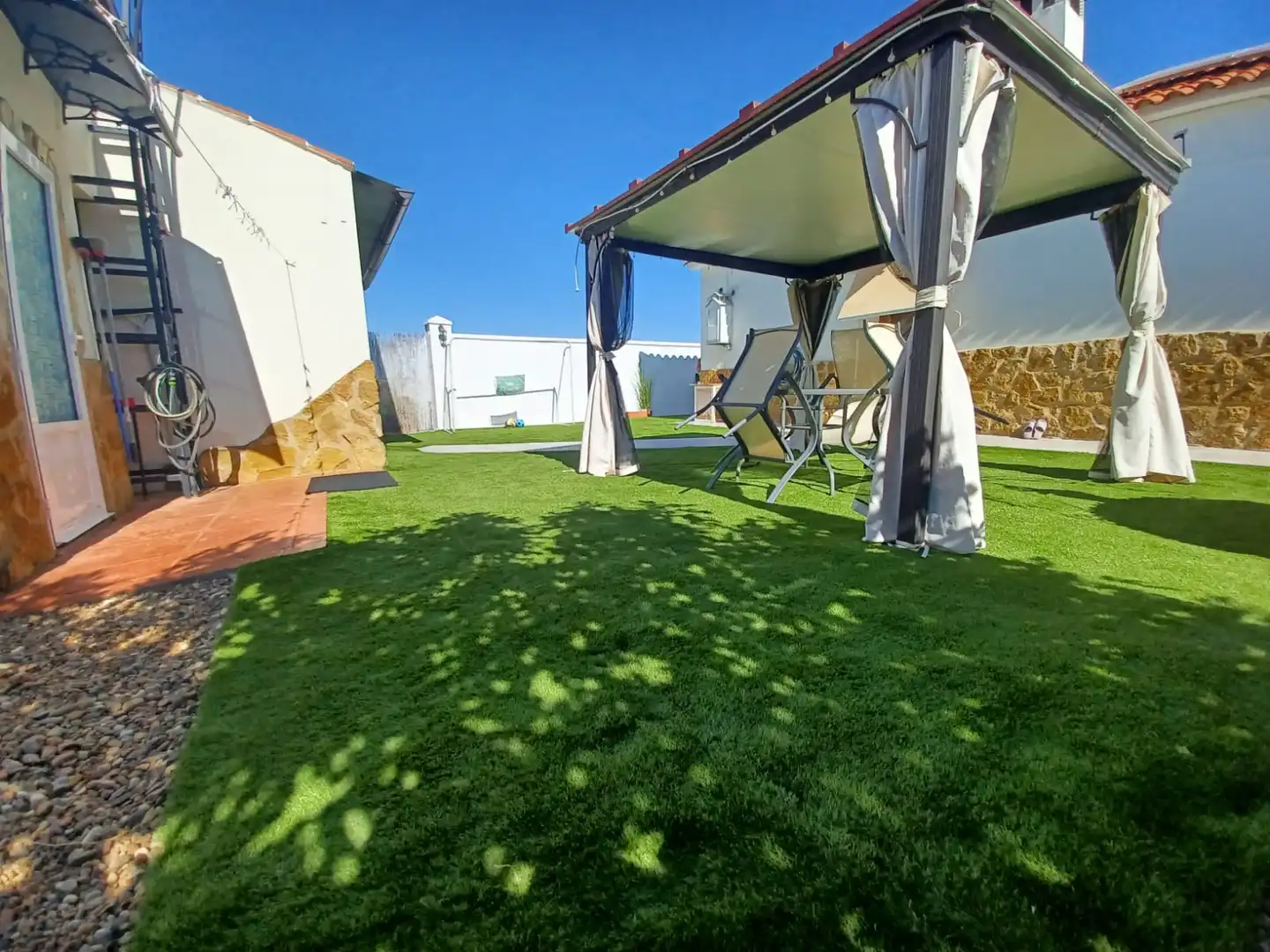 Terrassa de Casa o xalet en venda en Villanueva de la Serena amb Aire condicionat, Jardí privat i Traster
