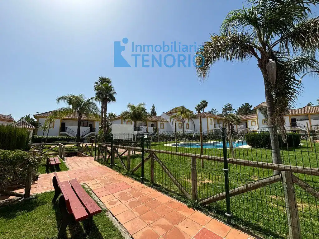 Vista exterior de Casa adosada en venta en Islantilla con Aire acondicionado, Terraza y Trastero