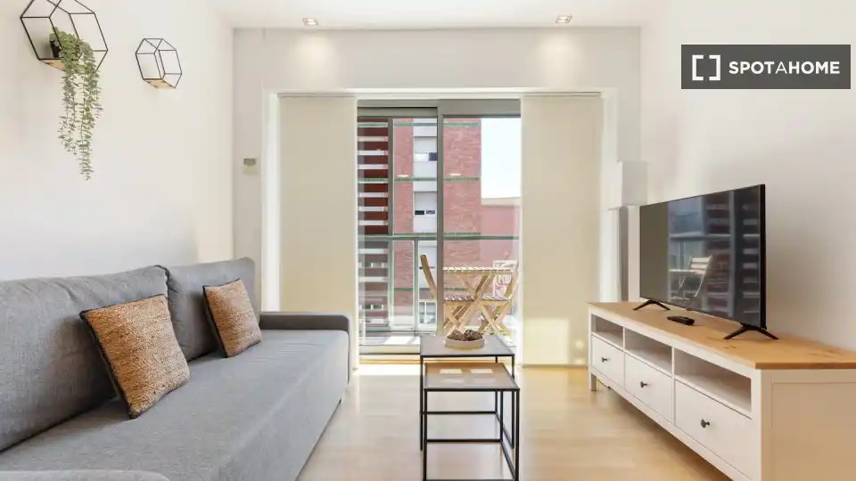Flat with terrace to rent in Sant Martí