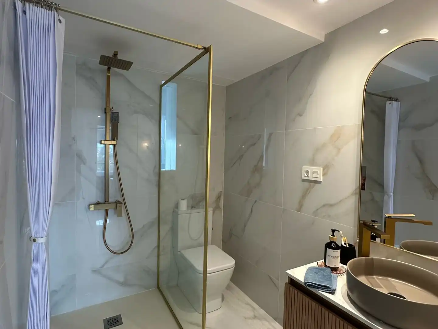 Bathroom of Apartments for rent in Puerto de Mazarrón