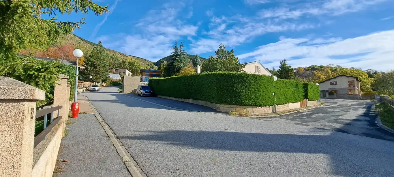 Vista exterior de Casa o xalet en venda en Targassonne amb Calefacció, Jardí privat i Parquet