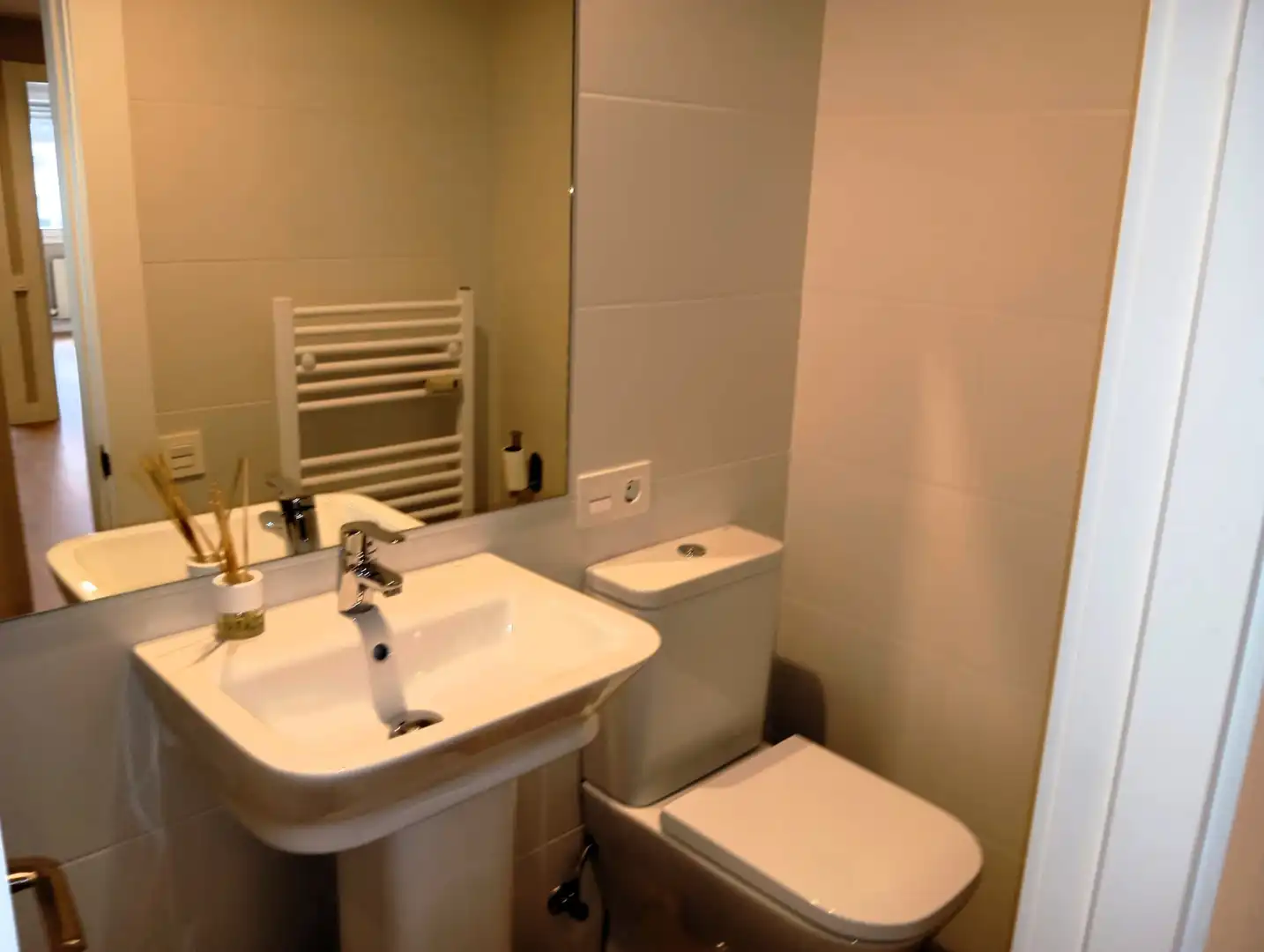 Bathroom of Flat for rent in Oviedo   with Heating