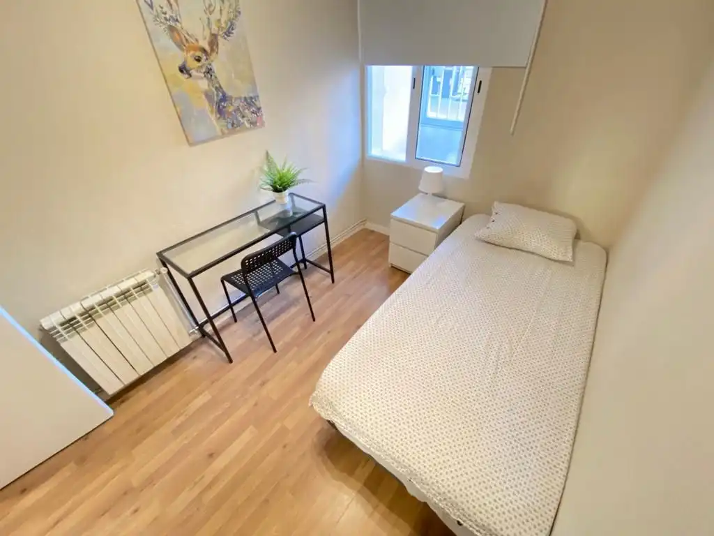 Habitación en Calle de Vélez Málaga, 27, Palomeras Sureste