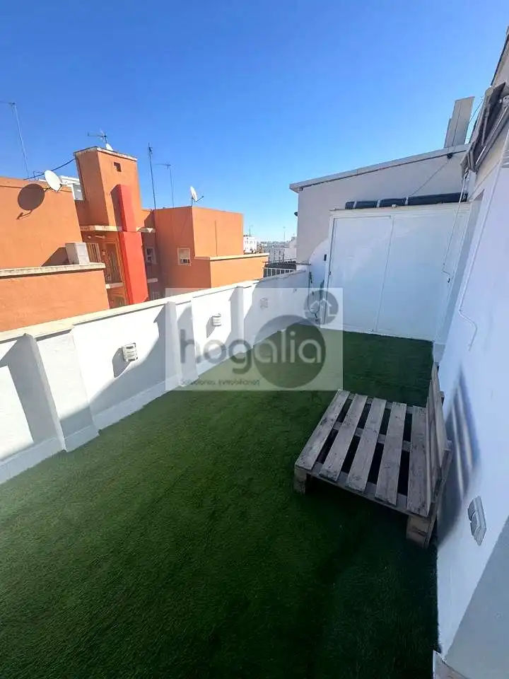 Terrasse von Dachboden zur Miete in Sevilla mit Klimaanlage und Terrasse