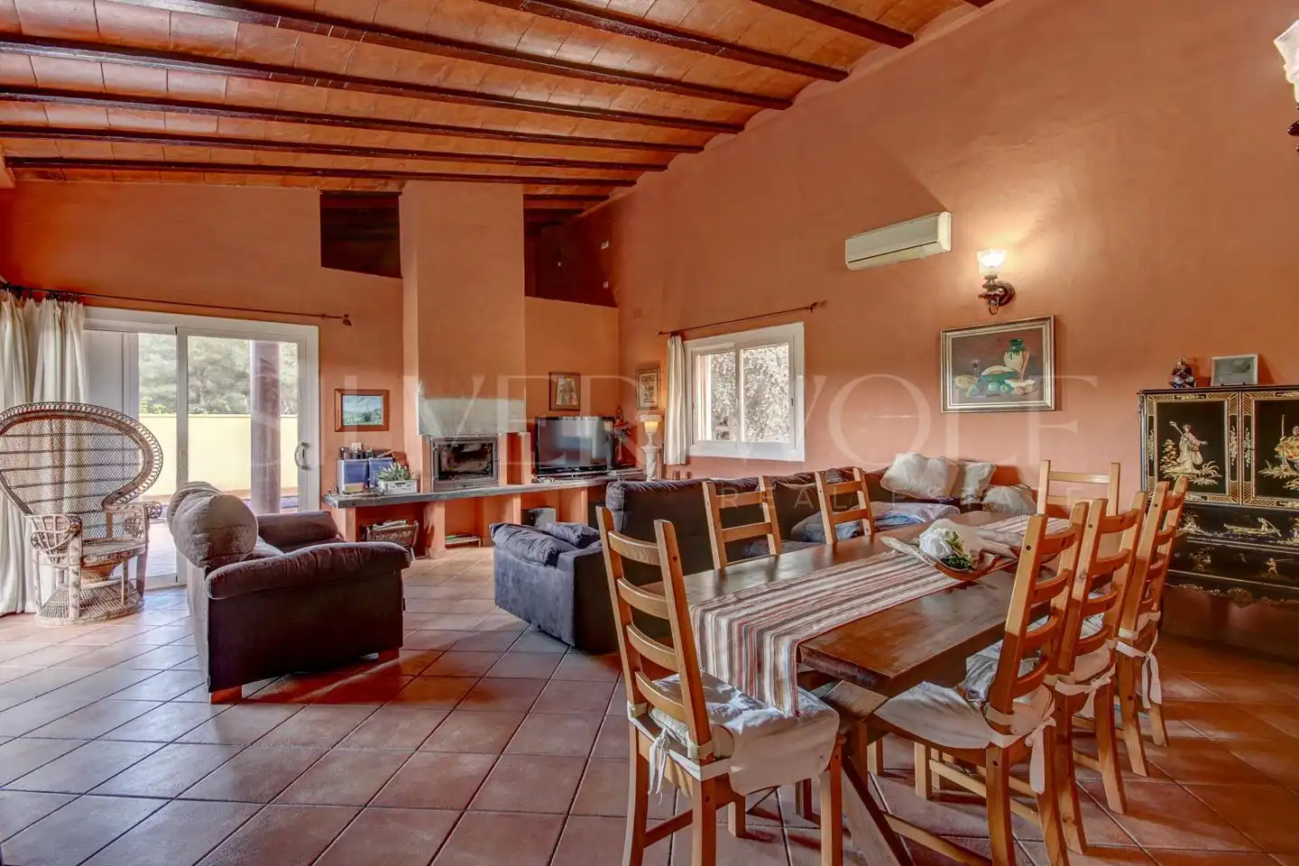 Sala d'estar de Casa o xalet en venda en Cubelles amb Calefacció, Jardí privat i Terrassa