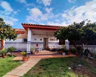 Vista exterior de Casa o xalet en venda en El Puerto de Santa María amb Jardí privat i Terrassa