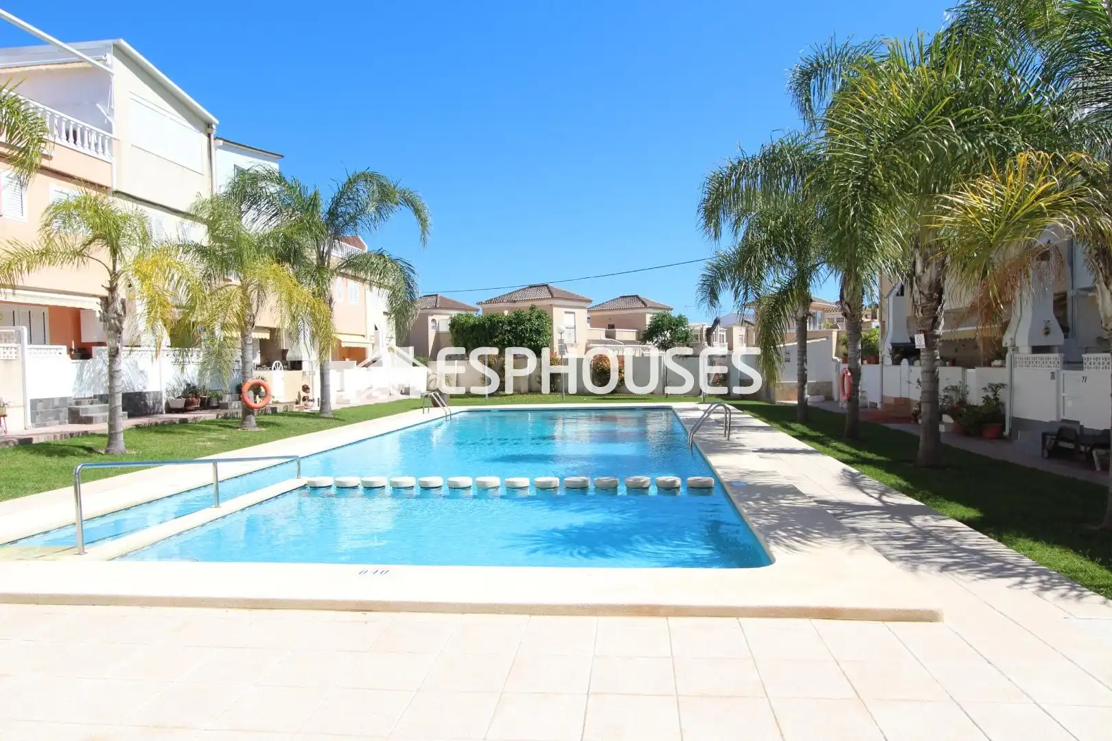 Piscina de Casa o chalet en venta en Guardamar del Segura con Aire acondicionado, Terraza y Trastero