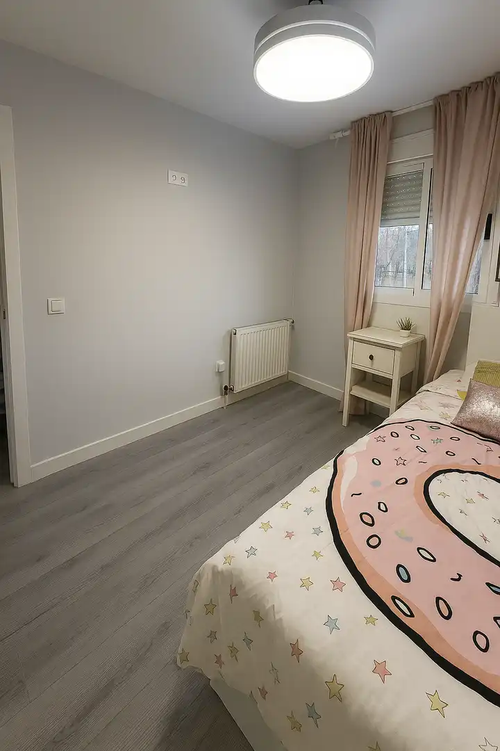 Dormitori de Casa adosada per a compartir en Camarma de Esteruelas amb Terrassa, Traster i Moblat