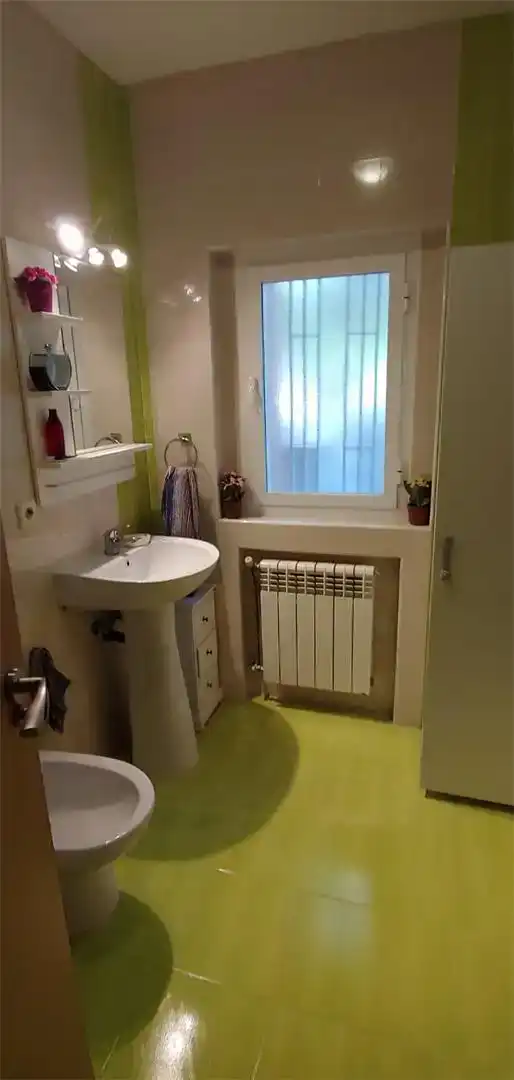 Bany de Pis en venda en Villa del Prado amb Aire condicionat, Jardí privat i Traster
