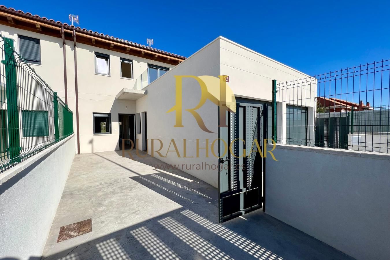 Casa adosada en venda a Calle Rengalengo, 17, Valverde de la Virgen
