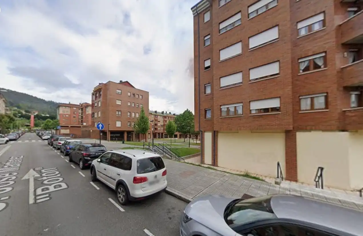 Vista exterior de Piso en venta en Oviedo  con Trastero